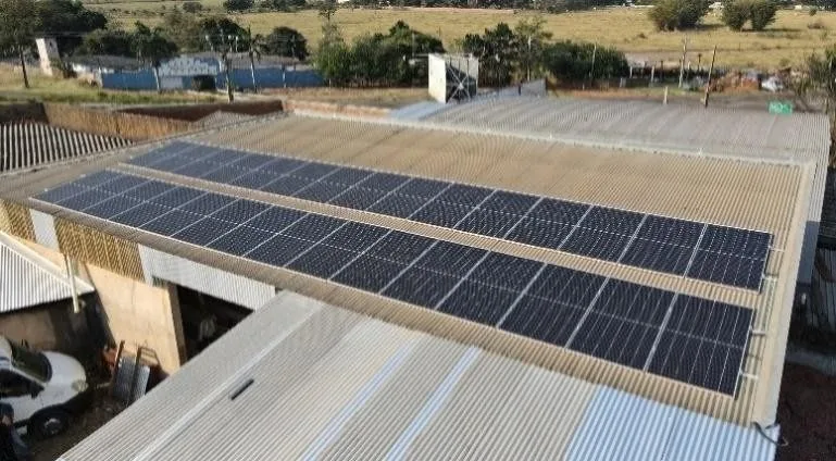 Sistema solar no telhado da Robilar Móveis, em Paranavaí